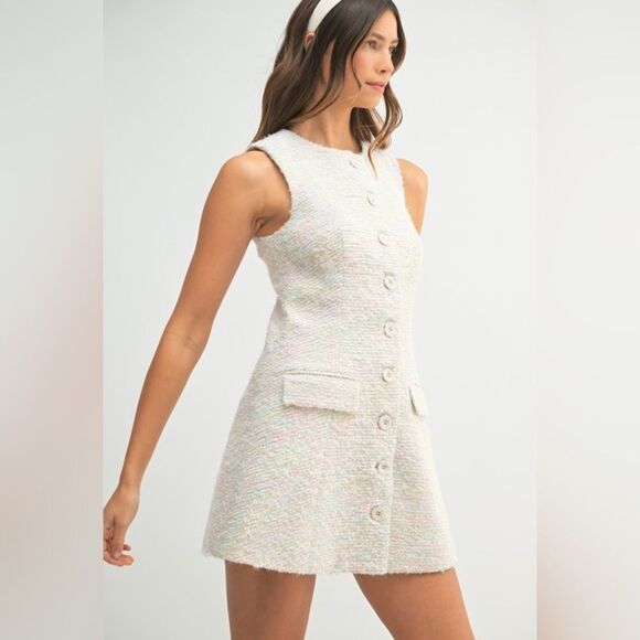 Classic Cream Sleeveless Dress - Picture 4 of 10